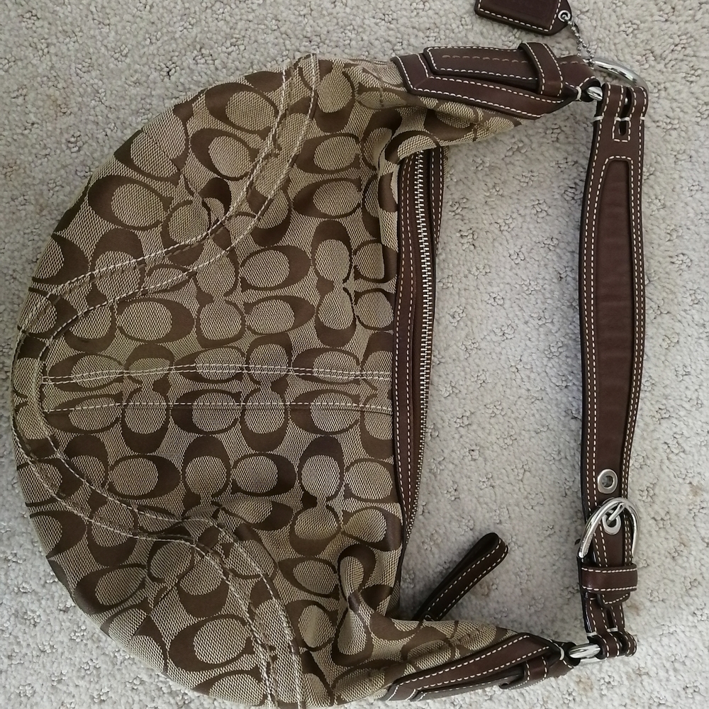 Hobo tan shoulder bag